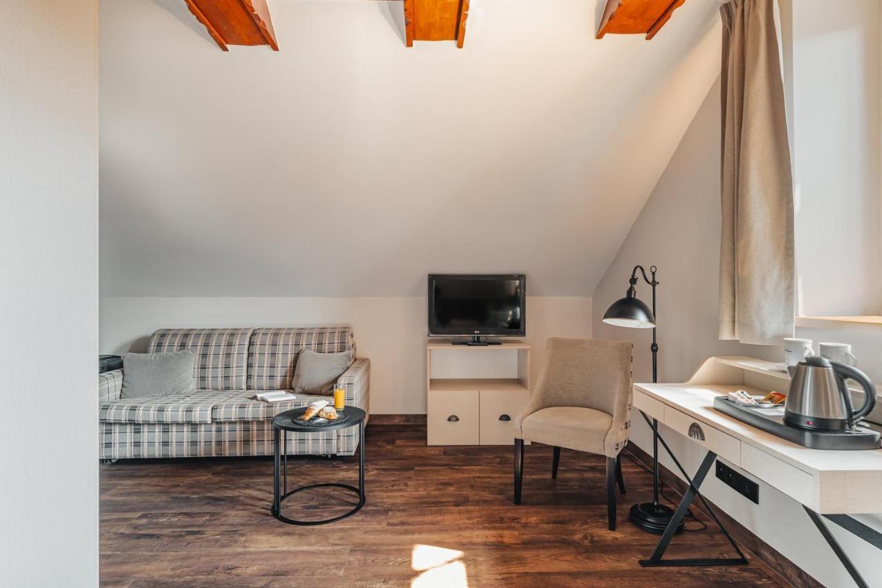 Hotel Batory 슈차브니차 외부 사진